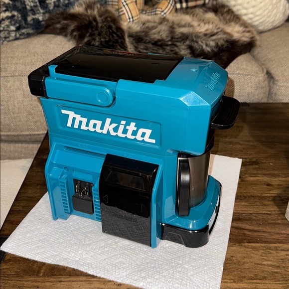Makita 3-Cup 18-Volt LXT/12-Volt MAX CXT Lithium-Ion Teal Cordless Coffee Maker - Picture 3 of 13